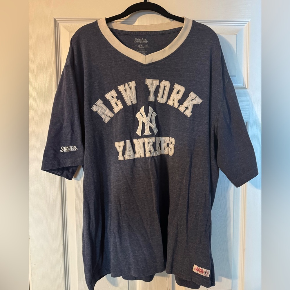NEW YORK YANKEES Stitches Blue T-Shirt with White Logo